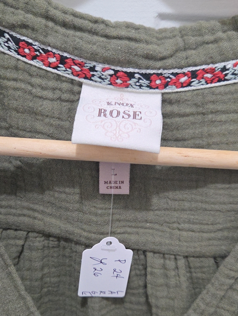 Knox Rose Olive Green Button-Front V-Neck Blouse L - Picture 2 of 4